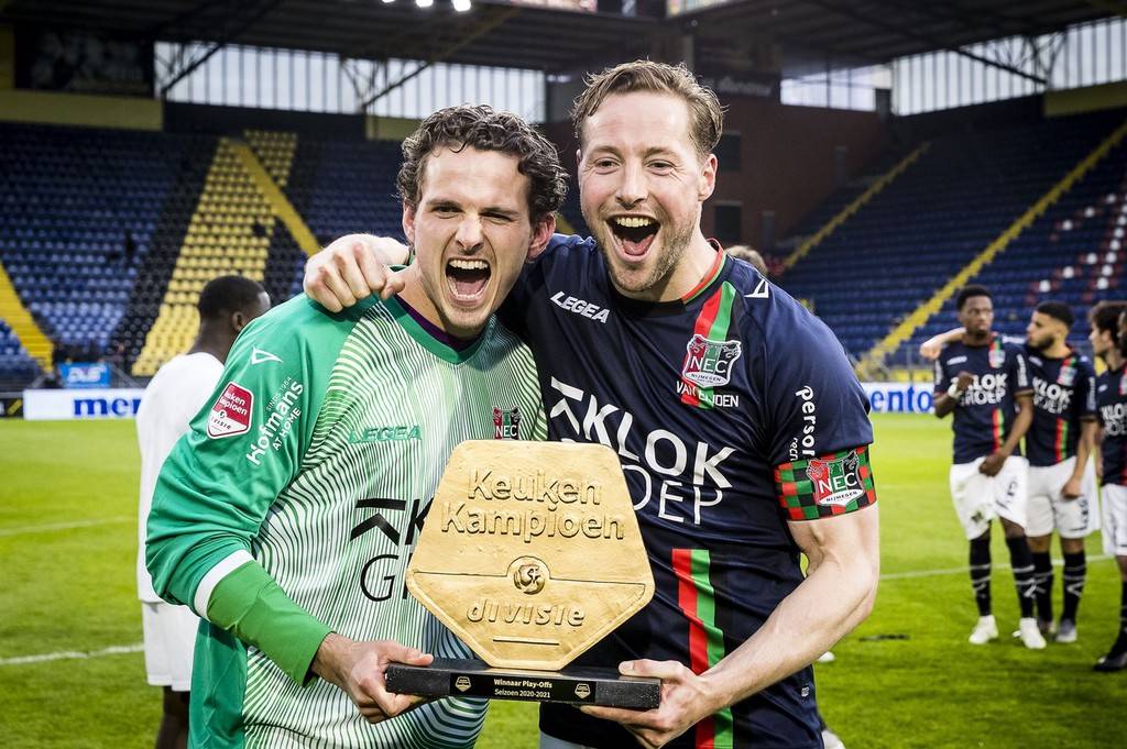 作为年轻球 作为年轻球